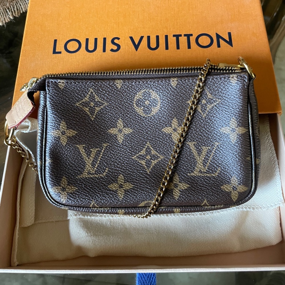 Louis Vuitton Monogram Mini Pochette 🩷